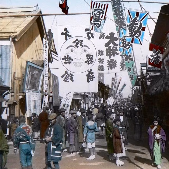 Quang cảnh một đường phố sầm uất ở Nhật Bản những năm đầu thế kỷ 20. Ảnh: sina.com.cn.