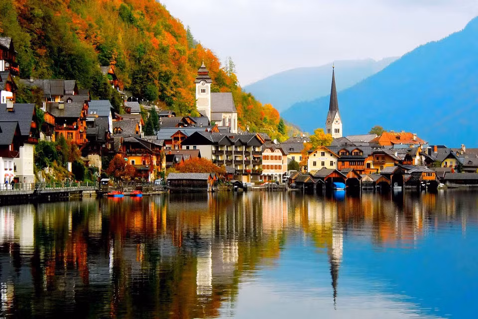 Tuổi Tỵ: Công việc: có cơ hội mở rộng kinh doanh. Tài vận: không nên quá tham lam trong chuyện tiền bạc. Tình cảm: nên quan tâm nhiều hơn nữa đến nửa kia. Sức khỏe: chú ý đến vệ sinh an toàn thực phẩm. Hướng vượng tài: hướng Đông, kỵ hướng Tây Bắc. Màu sắc vượng vận: màu trắng. Quý nhân: tuổi Dậu. Ảnh: viettravel.vn. 