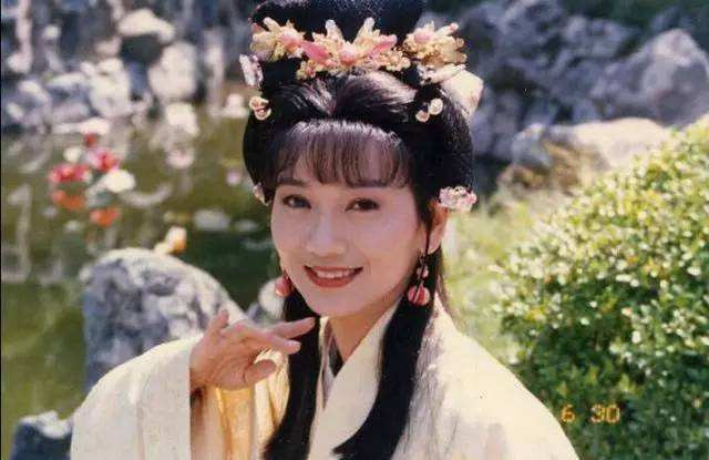 Dù đã giải quyết được vấn đề lương thực, nhưng cuộc chiến giữa quân Tần và các bộ lạc phía Nam kéo dài trong 3 năm. Lúc này, quân Tần đến từ phương Bắc đã mắc phải dịch hạch, và cũng chính thời điểm này, quân đội của các bộ lạc phía Nam lại xảy ra vấn đề mâu thuẫn. Đó chính là nếu bọn họ nắm bắt cơ hôi này có thể giành chiến thắng nhưng quân đội của họ cũng sẽ bị nhiễm dịch hạch. Chính vì thế đánh cũng như không. Ảnh: Tạo hình nàng A Phòng trên phim. Nguồn: sohu.com. 