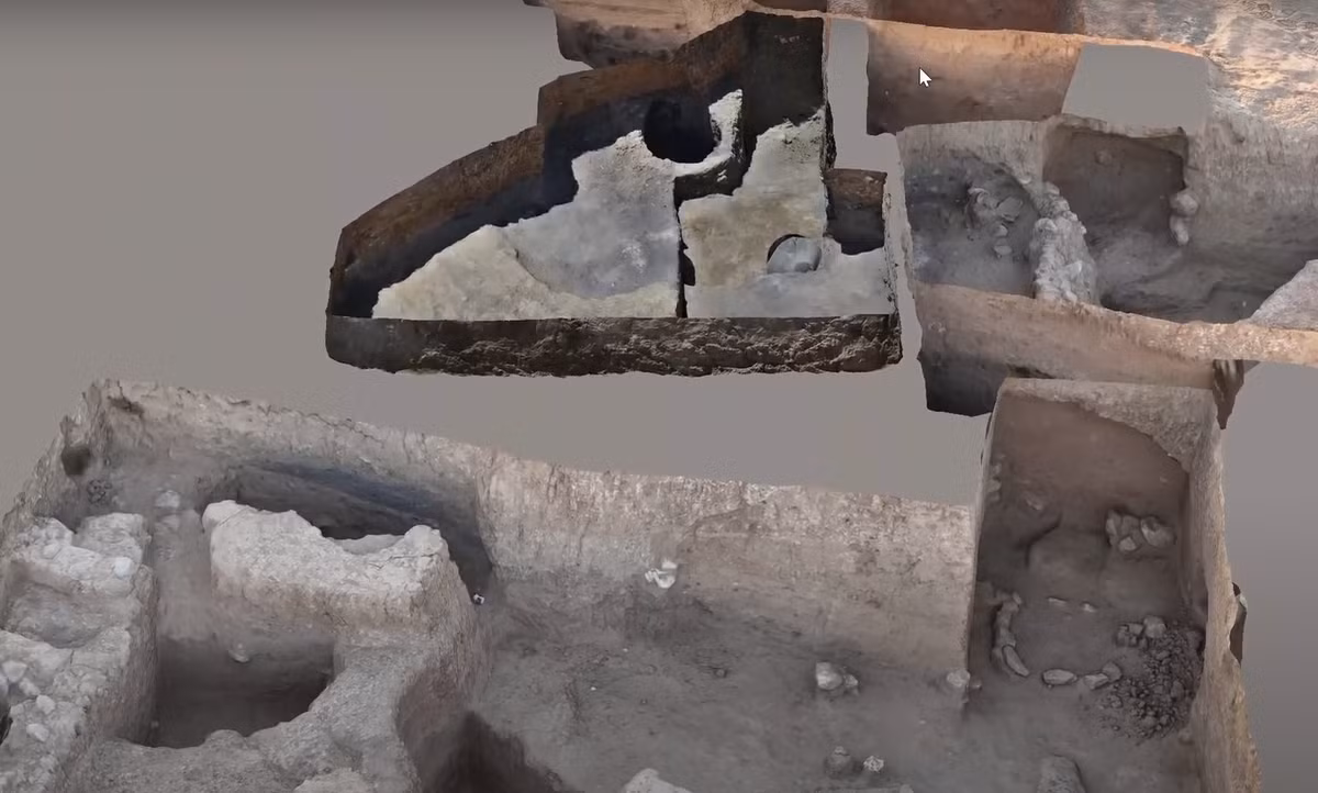 Cuộc khai quật tại Horbat Raqiq đã tiết lộ một khu định cư cổ đại có các cấu trúc ngầm được chạm khắc vào đất. Ảnh: @Cơ quan Cổ vật Israel.