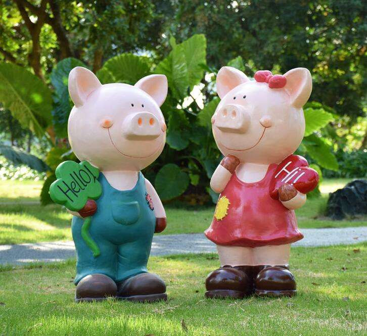 Các chàng trai/cô gái tuổi Hợi độc thân sẽ may mắn tìm được cơ hội trời cho và tỏ tình thành công với nửa kia của mình. Những người đã có gia đình thì nên tận dụng thời điểm này để bày tỏ tình cảm và níu kéo người bạn đời.