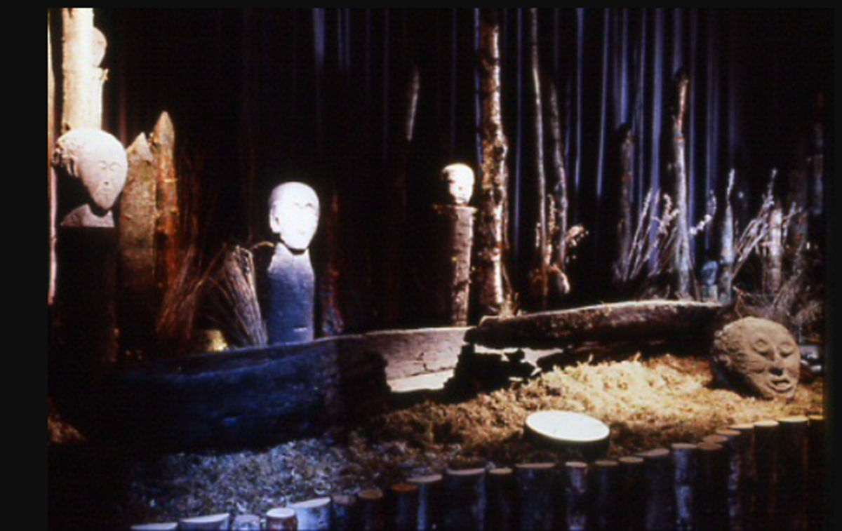 Khi điều tra sâu hơn, người ta còn phát hiện ra một vòng tròn nến, xương động vật và các tác phẩm điêu khắc khác được chôn bên dưới công trình. Ảnh:@storiesfromthemuseumfloor.