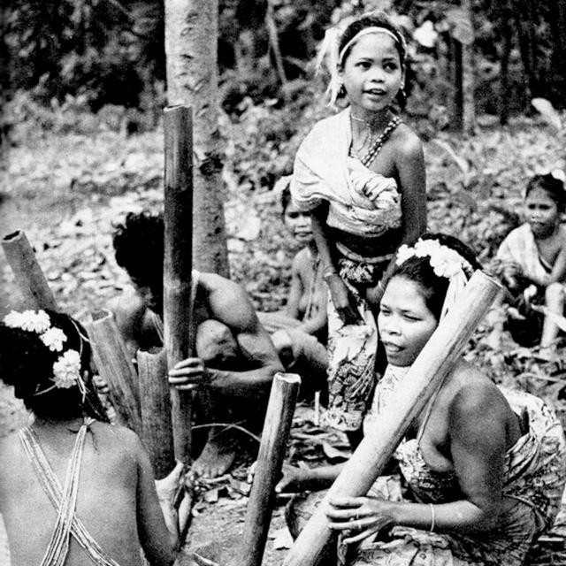 Những người phụ nữ dân tộc thiểu sổ. Ảnh: sina.com.cn. 