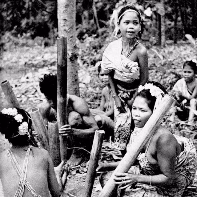 Những người phụ nữ dân tộc thiểu sổ. Ảnh: sina.com.cn. 