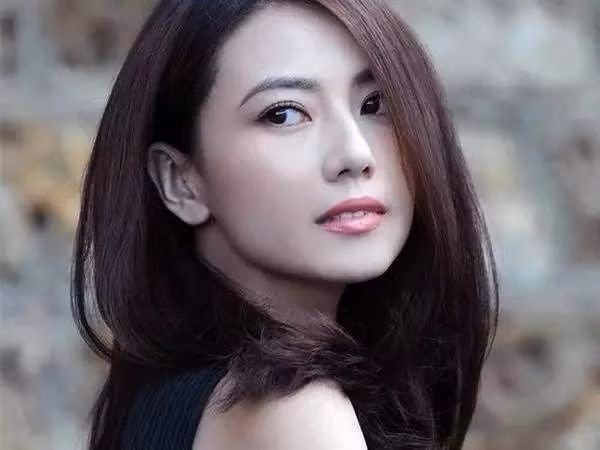 Người có nét tướng này cả đời tài vận hanh thông. Ngoài ra nếu người nào có tai vừa dày vừa to thì tài vận sẽ vô cùng vượng phát, bẩm sinh đã có phúc khí, được thần tài phù trợ, không những sự nghiệp có nhiều thành tựu mà tài vận cũng vô cùng dồi dào, khiến người khác phải ngưỡng mộ. Ảnh: myzaker.com.