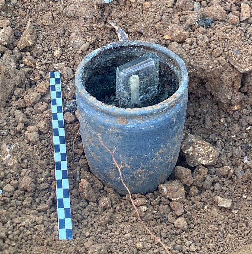 Nằm trên đỉnh vách đá gần Dieppe, địa điểm này đang bị đe dọa bởi sự xói mòn, thúc đẩy các cuộc khai quật khẩn cấp. Nhóm khảo cổ đã phát hiện ra nhiều hiện vật 2.000 năm tuổi. Ảnh: @Guillaume Blondel.