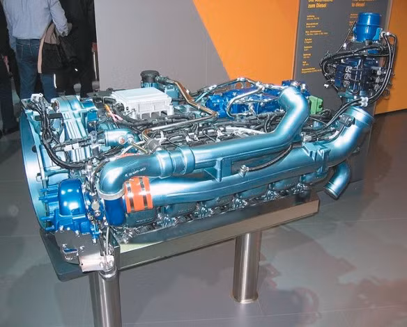 Những nhiên liệu này thay thế hoàn toàn dầu diesel truyền thống mà không cần phải sửa đổi động cơ, giúp việc chuyển đổi trở nên dễ dàng hiệu quả. Chúng làm giảm đáng kể lượng khí thải nhà kính, giảm tổng lượng khí thải carbon, cung cấp lựa chọn xanh hơn cho động cơ. Ảnh: @MotoFocus.