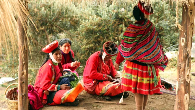 Dân làng trong một khu rừng xa xôi của Peru đã có một thời gian rất khó khăn vào giữa năm 2023. Họ bị tấn công bởi những gì họ gọi là người ngoài hành tinh cao 2,1 mét, có khả năng lột mặt, có đầu to và mắt vàng. Ảnh: @azcentral.