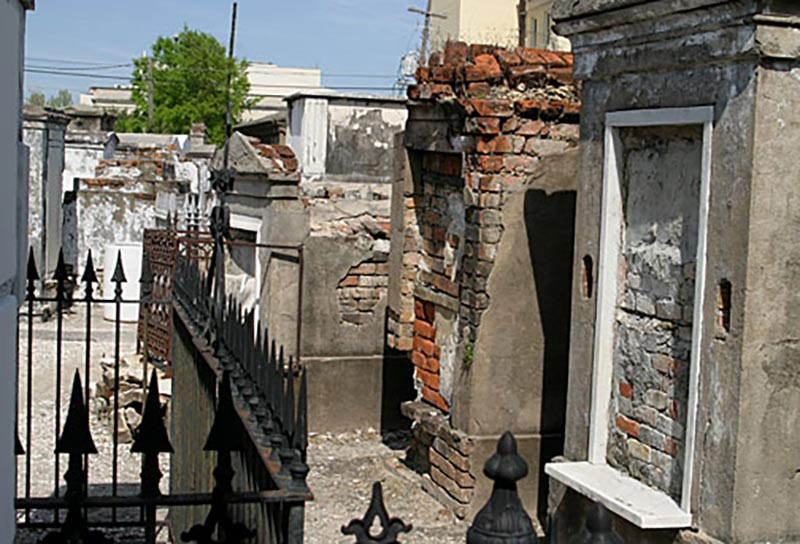 Việc có một đống hài cốt người mất trôi dạt vào bờ nhanh chóng trở thành cơn ác mộng đối với sức khỏe cộng đồng thời kỳ đó. Ảnh: @Haunted Houses. 