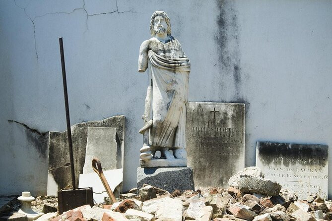 Lúc đầu, người chết thực sự được chôn dưới mặt đất. Nhưng vào năm 1803, New Orleans đã ban hành luật ra lệnh tất cả các cuộc chôn cất mới phải được thực hiện trên mặt đất. Kể từ khi thành lập nghĩa trang, thành phố trũng thấp này lại phải hứng chịu những đợt lũ lụt càn quét. Ảnh: @Viator.