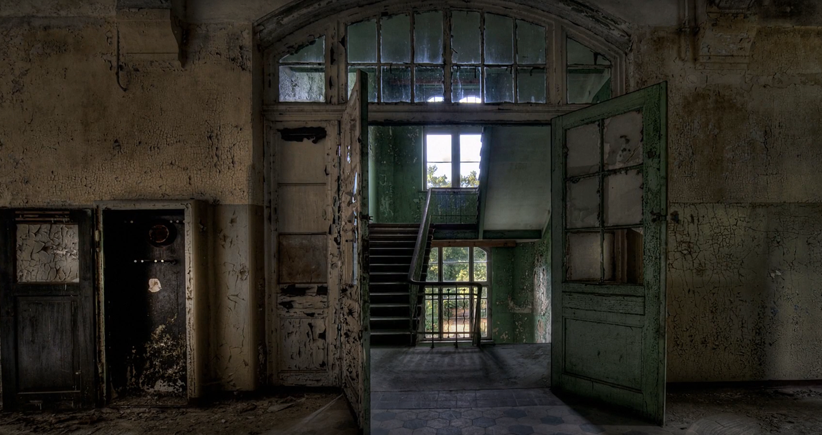 Cuối cùng, nơi này bị quân đội Liên Xô chiếm đóng trong 50 năm, và cuối cùng bị bỏ hoang hoàn toàn vào năm 1995. Ảnh: @Michelle Stone. Ảnh: @Michelle Stone.