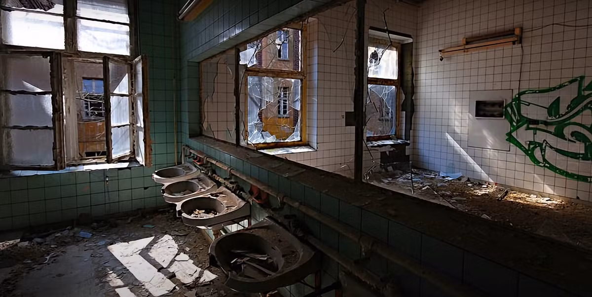 Sau chiến tranh, nơi này bị bỏ hoang một thời gian dài, trước khi được sử dụng lại làm bệnh viện quân y trong Thế chiến II. Ảnh: @Michelle Stone.