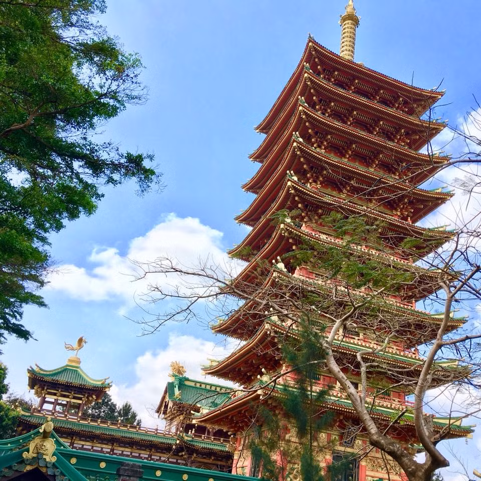 Ngọn bảo tháp này được khởi công xây dựng từ năm 2003 đến nay, nhưng vẫn chưa hoàn thiện. Bảo tháp xá lợi này có đáy hình vuông, gồm 9 tầng và phần tháp nhọn. Tầng dưới cùng cao 9m, có kích thước 11m x 11m.