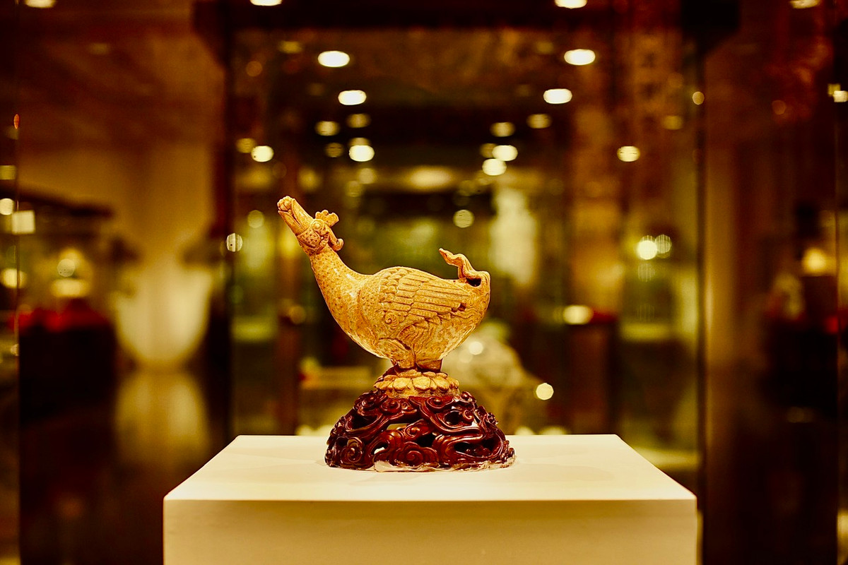 Hamsa có niên đại thế kỷ 11-13 của nhà sưu tập Dương Danh Phát.