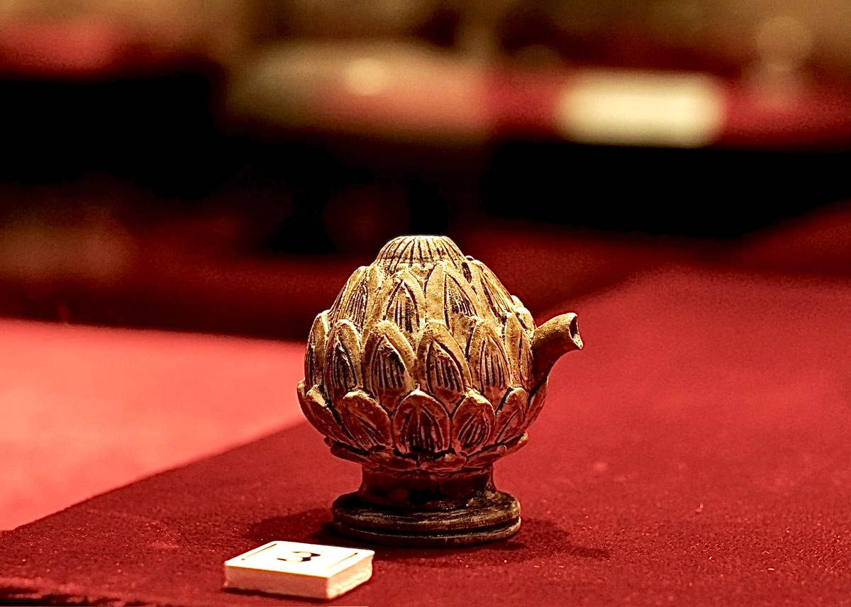 Ấm sen, gốm, niên đại thế kỷ 11-13.