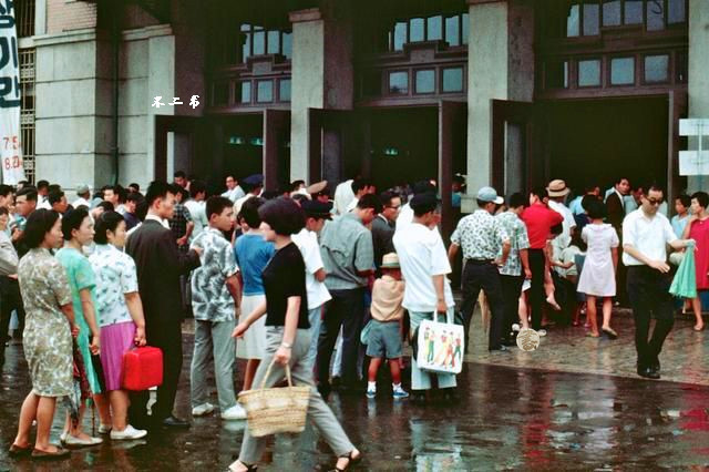 Quang cảnh tại một bến xe. Ảnh : sina.com.cn.