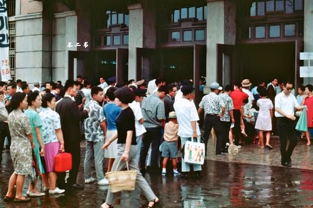 Quang cảnh tại một bến xe. Ảnh : sina.com.cn.