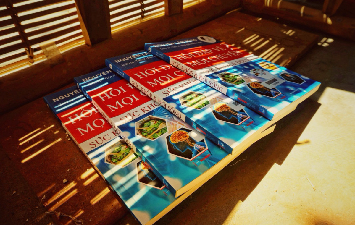 Tại cuốn Hỏi đáp về mọi chuyện - Sức khỏe và đời sống, vị giáo sư được mọi người gọi là “từ điển sống” sẽ trả lời các câu hỏi trên trời dưới biển về cơ thể kỳ diệu, bệnh lý thường gặp, cuộc sống khỏe mạnh và bật mí cho chúng ta rất nhiều chuyện lạ về cơ thể con người, chế độ ăn uống lành mạnh, cách chữa bệnh bằng hương liệu…