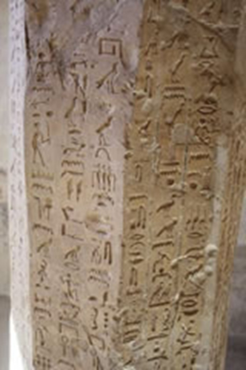 Dòng dõi quý tộc của Ankhtifi đã để lại một thông điệp rùng rợn được khắc bằng chữ tượng hình trên tường lăng mộ của ông ấy. Ảnh: @Alan Fildes.