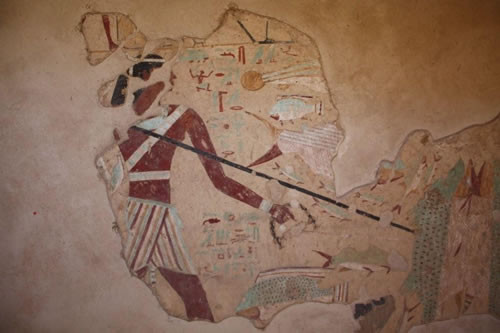 Chữ khắc nêu rằng, bất kỳ người cai trị nào làm điều ác với quan tài của ông đều phải bị Hemen (một vị thần chim ưng trong tôn giáo Ai Cập cổ đại) từ chối. Và những kẻ cướp mộ sẽ bị mất quyền thừa kế. Ảnh: @Alan Fildes.