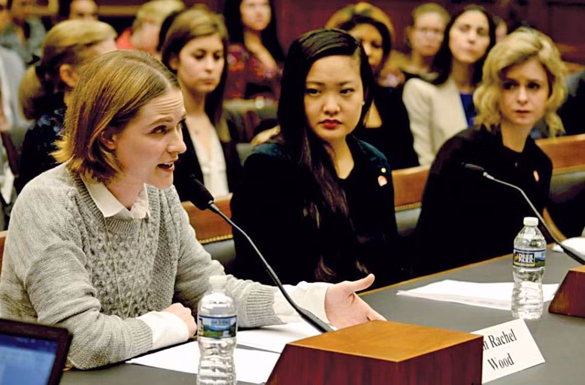 Để tiến trình soạn thảo và đệ trình dự luật được diễn ra hợp pháp, Amanda Nguyễn phải kêu gọi tài trợ được số tiền lên tới 450.000 USD. Đó là điều kiện quá ngặt nghèo với một cô gái. Nhưng cô gái nhỏ bé không chùn bước trước mọi khó khăn, vất vả để tiến về phía trước.