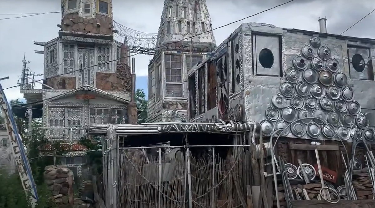 May mắn thay, Lâu đài Cano không bị phá hủy hoàn toàn, các tòa tháp "vua" và "nữ hoàng" vẫn đứng vững. Lâu đài là tài sản riêng, vì vậy không ai được phép vào bên trong, nhưng du khách có thể ngắm vẻ đẹp độc lạ của nó từ xa. Ảnh: @kiaralinda kiaralinda.