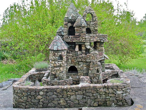 South Hero là một thị trấn đảo nhỏ, nơi sinh sống của chưa đầy 2.000 người và là nơi nổi tiếng với bộ sưu tập các lâu đài thu nhỏ. Ảnh: @atlasobscura.