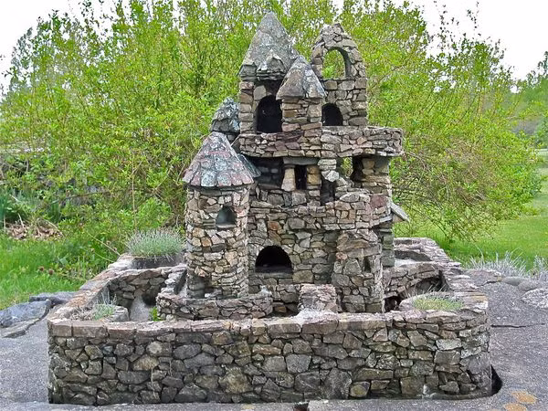 South Hero là một thị trấn đảo nhỏ, nơi sinh sống của chưa đầy 2.000 người và là nơi nổi tiếng với bộ sưu tập các lâu đài thu nhỏ. Ảnh: @atlasobscura.