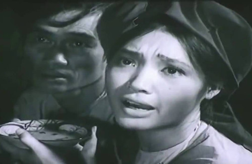 Nhờ con mắt có nghề và sự kiên trì NSND Phạm Văn Khoa, Lê Vân có một vai diễn để đời tạo ra một nhân vật chị Dậu vừa xinh đẹp, vừa đảm đang, yêu thương chồng con hết mực.