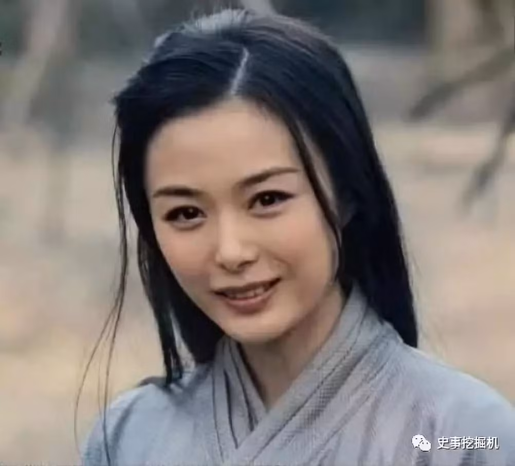 Triệu Cơ Hạ phu nhân (sinh năm 159 mất năm 230), là người Lang Da Khai Dương (nay thuộc Sơn Đông), là vợ kế của Tào Tháo. Bà vốn sinh ra trong một gia đình mãi nghệ ca múa, nên khi lớn trở thành một người nổi tiếng về ca hát và nhảy múa, bà lưu lạc đến Tiếu Địa (nay thuộc Hào Châu An Huy). Ảnh: Tạo hình Hạ Thị trên phim, nguồn: image.baidu.com.