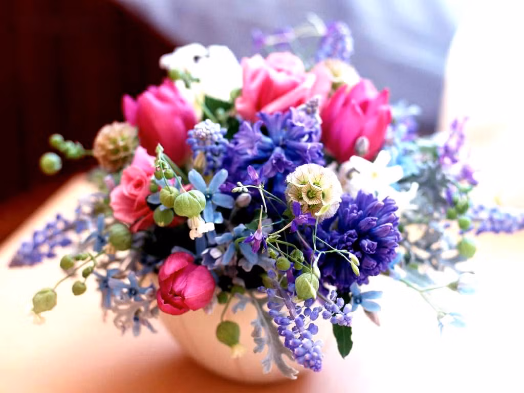 Theo dự đoán tuần mới từ 12/03/2018 đến 18/03/2018 của tác giả Trịnh Vỹ Kiến được đăng tải trên trang Sina (Trung Quốc), 12 con giáp cần chú ý: thứ hai xung tuổi Dậu, thứ ba xung tuổi Tuất, thứ tư xung tuổi Hợi, thứ năm xung tuổi Tý, thứ sáu xung tuổi Sửu, thứ bảy xung tuổi Dần, chủ nhật xung tuổi Mão. Tuần này, người tuổi Tỵ, tuổi Dậu, tuổi Tuất cần cẩn thận vì có tiểu nhân ám hại, hao tài tốn của, vận đào hoa xấu đeo bám. Ngày xung kỵ là ngày không nên thực hiện những việc lớn, như thứ hai xung tuổi Dậu thì người tuổi Dậu không được làm những việc lớn trong ngày này. Ảnh: vatgia.com.