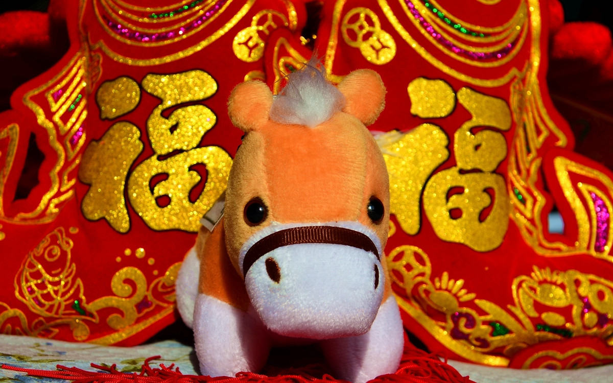 Đặc biệt người cầm tinh con ngựa làm kinh doanh tự do sẽ vượng vận quý nhân hơn bao giờ hết. Lựa chọn đầu tư vào những sản phẩm đắt khách, càng về cuối tháng, họ sẽ càng ngập trong “núi tiền”. 