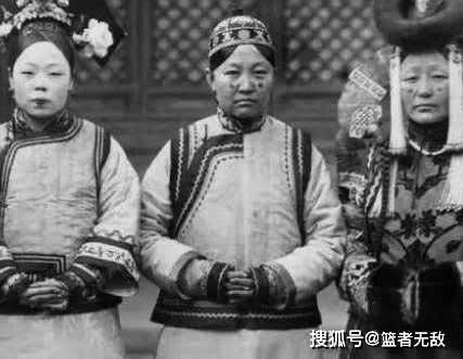 Trong ảnh là những cô gái người Mông Cổ vào thời kỳ cuối Mãn Thanh. Ảnh: sohu