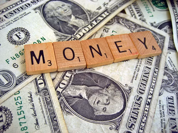 Tuổi Dậu: Người tuổi Dậu luôn thích theo đuổi sự hoàn mỹ, bất cứ việc gì họ cũng phải làm cho thật hoàn hảo, thật trọn vẹn. Họ có yêu cầu rất cao đối với cuộc sống. Đặc biệt, người tuổi Dậu rất yêu tiền. Ảnh: kenh14.vn.