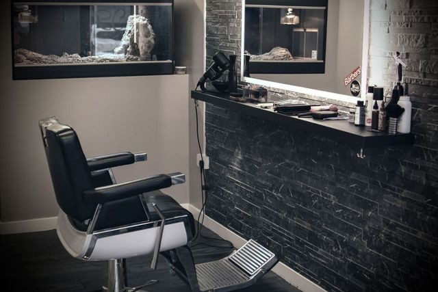 Cuối cùng, Amanda Kist đã mời một nhà ngoại cảm đến dự tiệc Giáng sinh trong tiệm, và người này đã cảm nhận, biết được linh hồn này là của một ông già tên là Charlie. Ảnh: @Userteamnames.