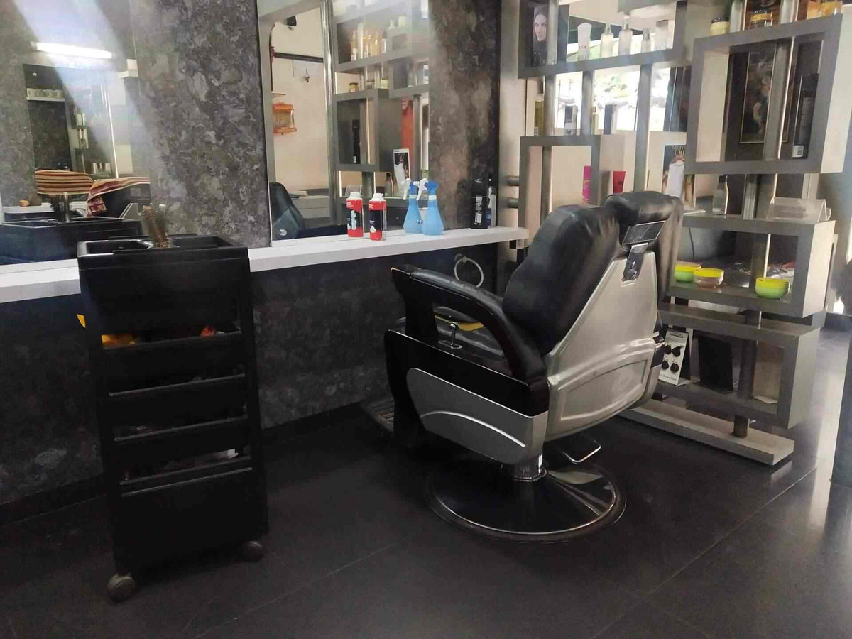 Người ta đã nhìn thấy hồn một chú chó nhỏ và hồn một số người lính diễu hành trong tiệm của bà. Có tin đồn rằng, đó là hồn của những người lính từng hoạt động trong một số đường hầm ngầm thành phố cổ của Anh. Ảnh: @Justdial.