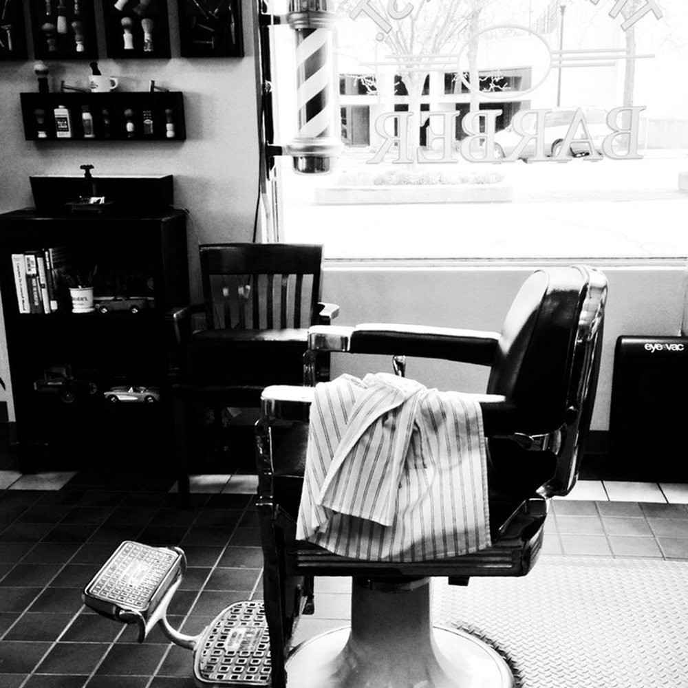 Nhà ngoại cảm còn khẳng định, đó là hồn của một cậu bé buồn. Michael Pearce đã nghỉ hưu và đóng cửa tiệm làm tóc này vào năm 2022. Kể từ đó, câu chuyện ma ám bí ẩn này dần trôi vào quên lãng. Ảnh: @Yelp.