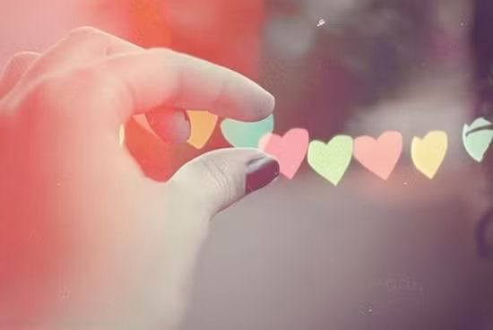 Chỉ cần người tuổi Tý duy trì phong độ làm việc xuất sắc ắt vận đào hoa sẽ ngày một rực rỡ, sẽ có không ít đồng nghiệp khác giới dành sự chú ý và quan tâm cho bạn. Chỉ cần biết nắm bắt cơ hội, người tuổi Tý chắc chắn sẽ thoát khỏi cảnh cô đơn, thậm chí sẽ có một mối tình đẹp. Ảnh: gocyeuthuong.info. 