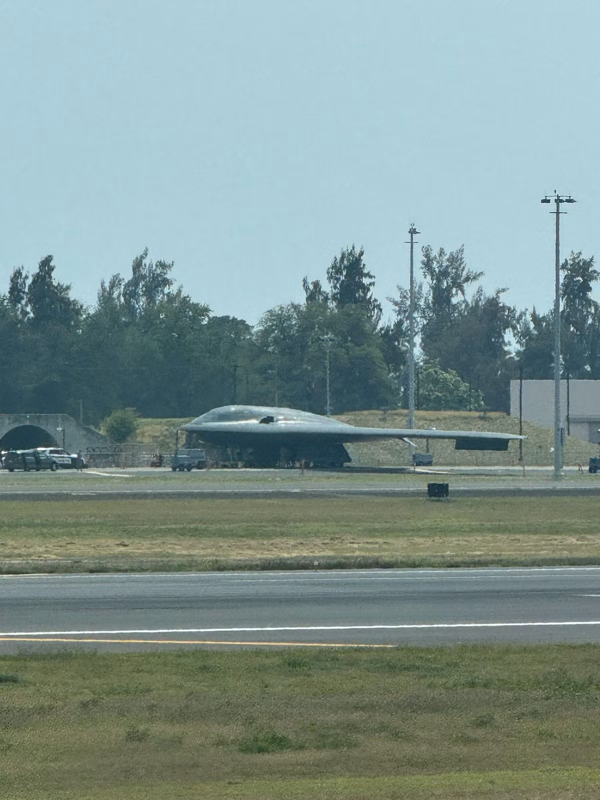 Cụ thể, một lượng lớn máy bay ném bom tàng hình B-2A Spirit và các phương tiện quân sự hỗ trợ khác đã được Mỹ cho triển khai đến khu vực căn cứ đảo Diego Garcia thuộc Ấn Độ Dương. Ảnh: @FL410_over_HNL.