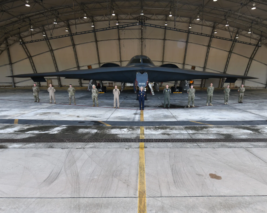 Không quân Mỹ đã sử dụng máy bay ném bom tàng hình B-2A Spirit để tấn công các mục tiêu phiến quân Houthi ở Yemen trong chiến dịch mới. Ảnh: @Trung sĩ kỹ thuật Không quân Mỹ, Heather Salazar.