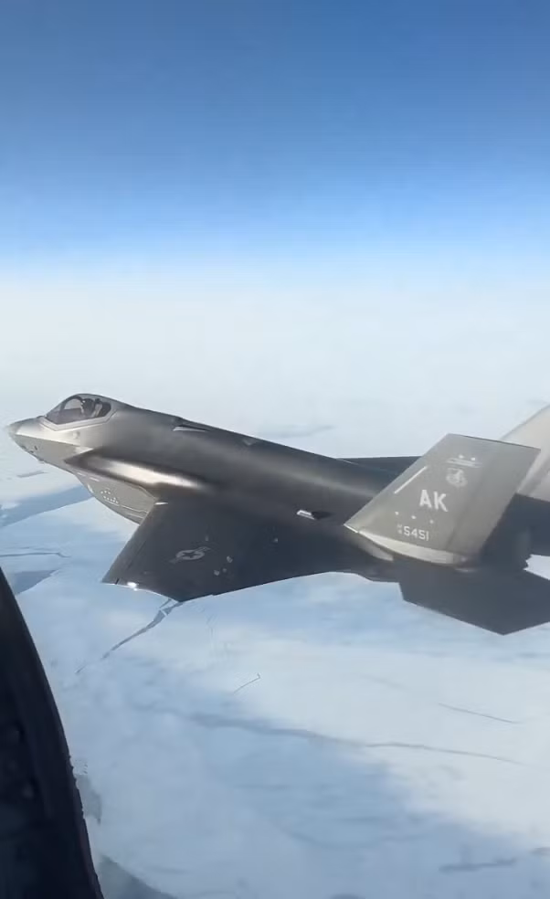 Tiem kich F-35A My cham tran Su-35 ngay cua ngo Alaska-Hinh-2