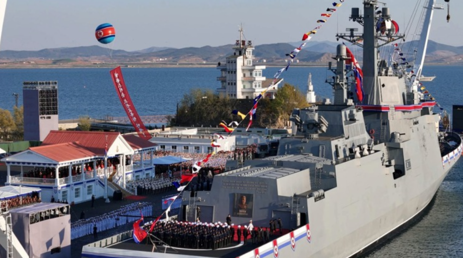 Tàu Choi Hyun dự kiến sẽ hoạt động bên ngoài vùng biển Hàn Quốc và có khả năng ra xa tới tận Thái Bình Dương. Điều này có thể gây ra nhiều phức tạp hơn cho các nhà hoạch định quốc phòng Mỹ, bởi kho vũ khí tên lửa tấn công mà con tàu này có thể mang theo. Ảnh: @KCNA.