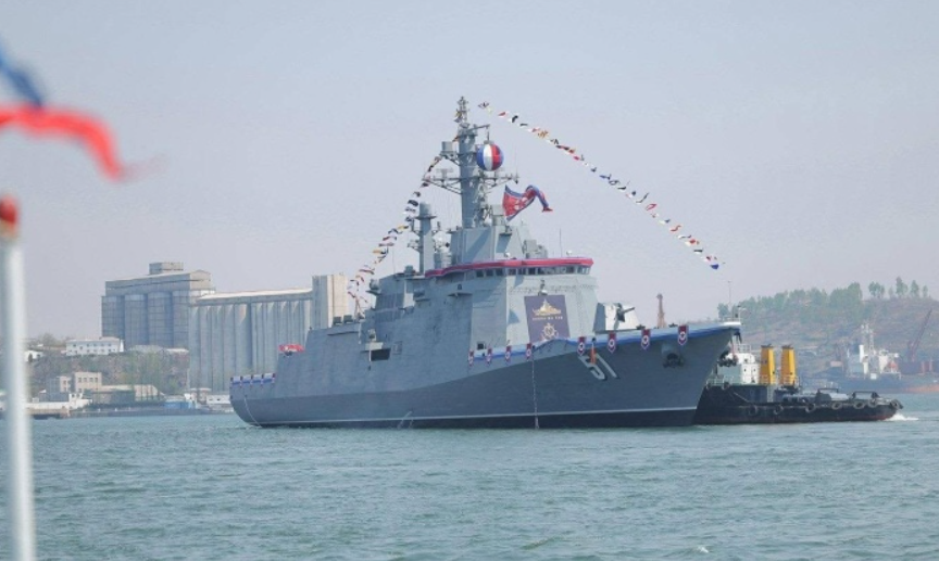 Tàu Choi Hyon được xác nhận có khả năng hoạt động phòng không tân tiến, làm dấy lên suy đoán rằng, con tàu tích hợp một hệ thống phòng không tầm xa Pyongae-6 vốn được ra mắt lần đầu tiên vào năm 2020. Ảnh: @KCNA.