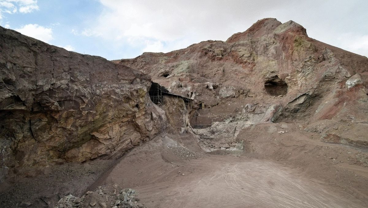 Trong lòng một mỏ muối Chehrābād cổ đại ở Iran, nhiều thợ mỏ đã gặp phải cái kết khủng khiếp cách đây 2.500 năm. Và các nhà khảo cổ đã khai quật được hài cốt ướp xác của những người thợ mỏ xấu số này. Một số trong đó cho thấy nỗi kinh hoàng mà họ phải đối mặt vào thời điểm họ chết. Ảnh: @Gamma-Rapho/Getty Images.