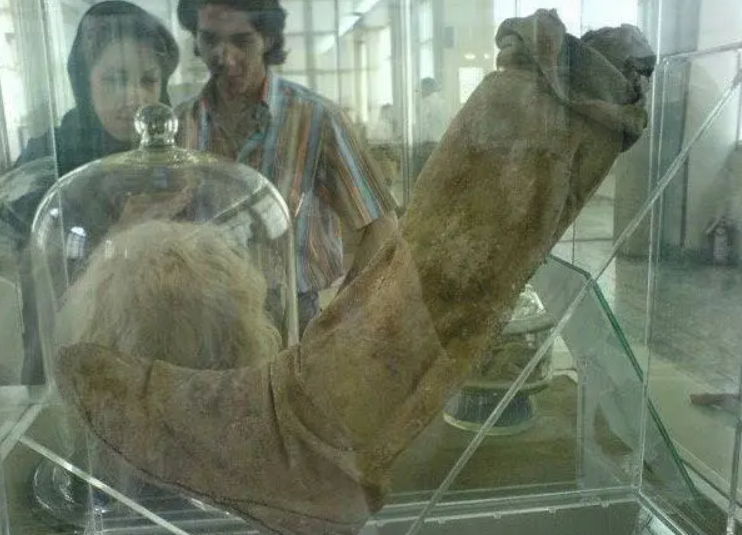 Một xác ướp "Người muối" khác cũng đã được phát hiện cách người đàn ông đầu tiên khoảng 15 mét trong mỏ muối Chehrābād cổ đại ở Iran. Ảnh: @Gamma-Rapho/Getty Images.