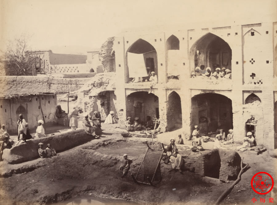 Một công trình đổ nát tại Kandahar 140 năm trước. Ảnh: sohu.com. 