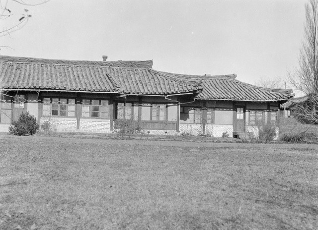 Một ngôi nhà rộng rãi, sạch đẹp ở Hàn Quốc 50 năm trước. Ảnh: baijahao.baidu.com.