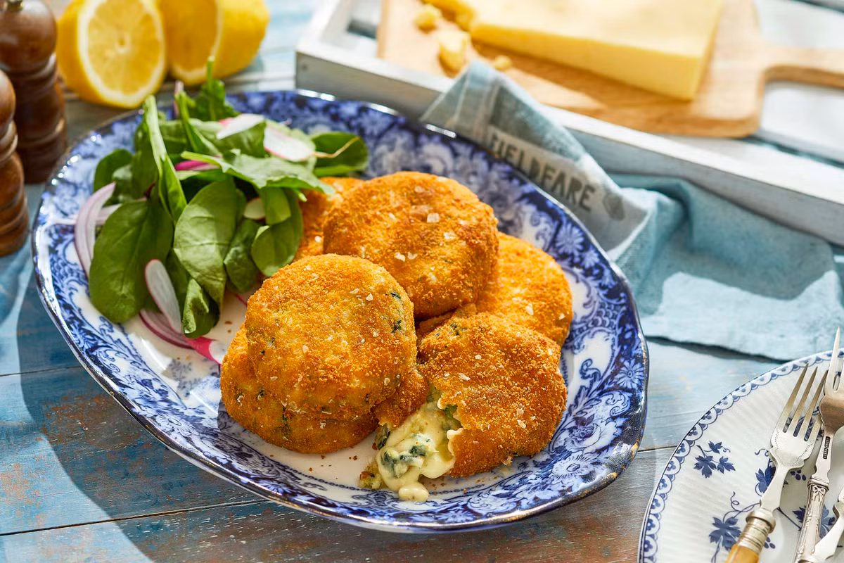 Tuy nhiên, việc ăn chiếc bánh cá nóng đã gây ra cơn đau dữ dội, bỏng rát ở cổ họng của Hickey, khiến anh ấy phải đến một trung tâm chăm sóc khẩn cấp tại địa phương để điều trị. Tại đó, Hickey được cho dùng acetaminophen để giảm đau và anh đã về nhà nghỉ ngơi. Ảnh: @Fieldfare.