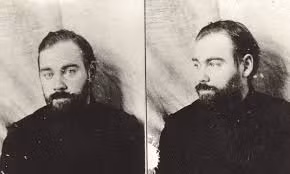 Năm 1926, ông thành lập Viện Truyền máu tại Moscow và tiến hành nhiều thí nghiệm trên chính mình và những người khác. Ông tuyên bố, truyền máu giúp năng lượng được cải thiện, tinh thần minh mẫn, tăng cường sức sống thể chất. Ảnh: @The MIT Press Reader.