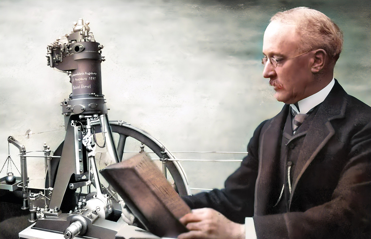 Rudolf Diesel được nhìn thấy lần cuối khi đang ăn tối với những hành khách khác trước khi về cabin của mình để nghỉ đêm. Đến sáng, anh ta đã mất tích. Vài ngày sau, một thi thể đang phân hủy được cho là của Diesel đã được tìm thấy ở Biển Bắc, mặc dù điều này không chắc chắn. Ảnh: @Wikipedia.